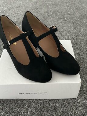 Dream Pairs Black T-Strap Suede Block Heels